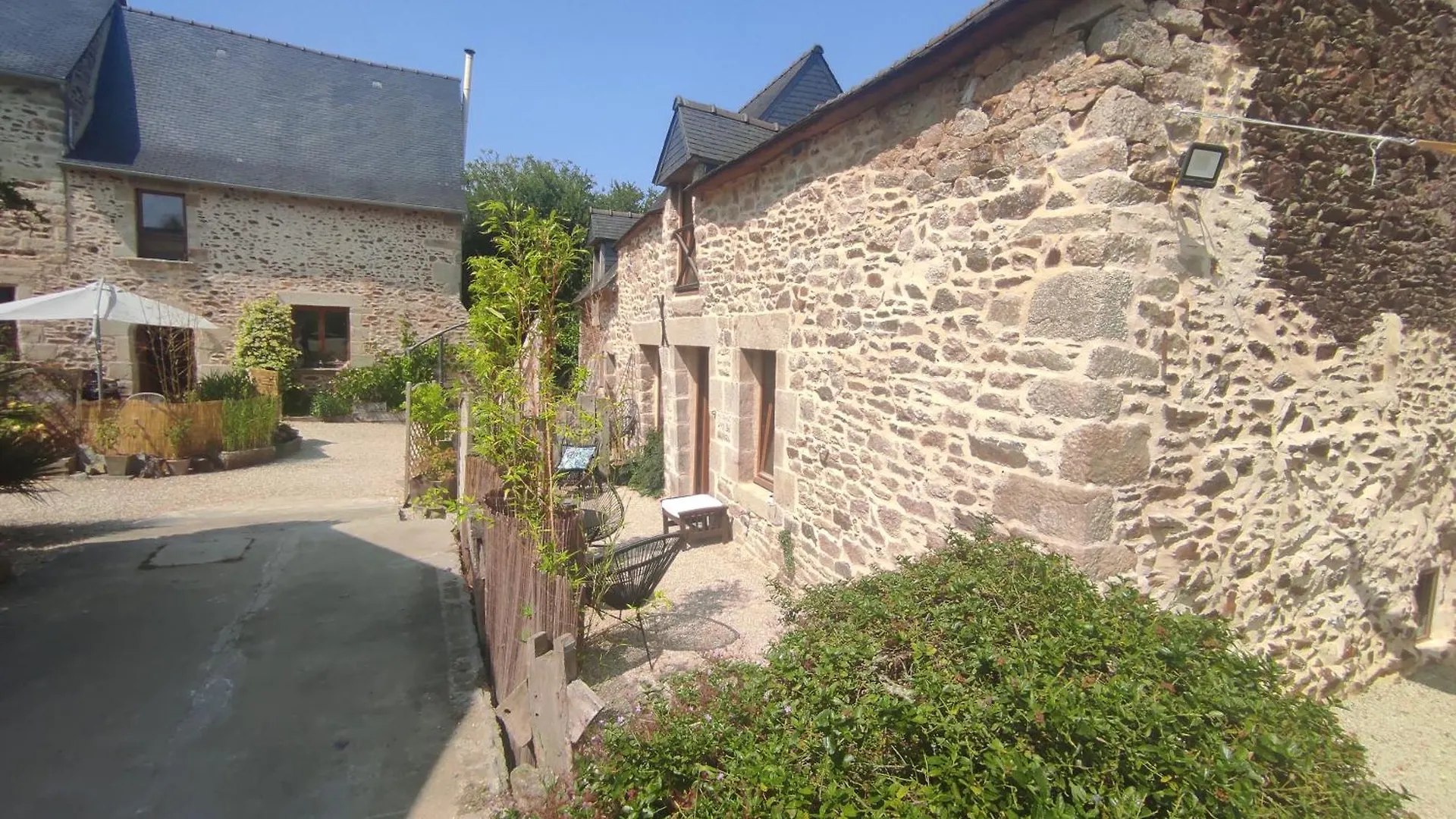 La Ville Es Riez Gite Au Pressoir Corseul 0*,  France